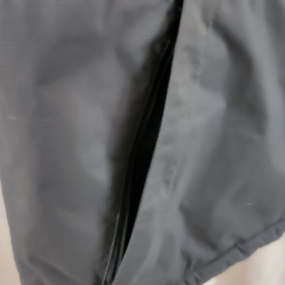 Stylish Columbia Nylon Waterproof Jacket – Youth XL - Picture 9 of 9